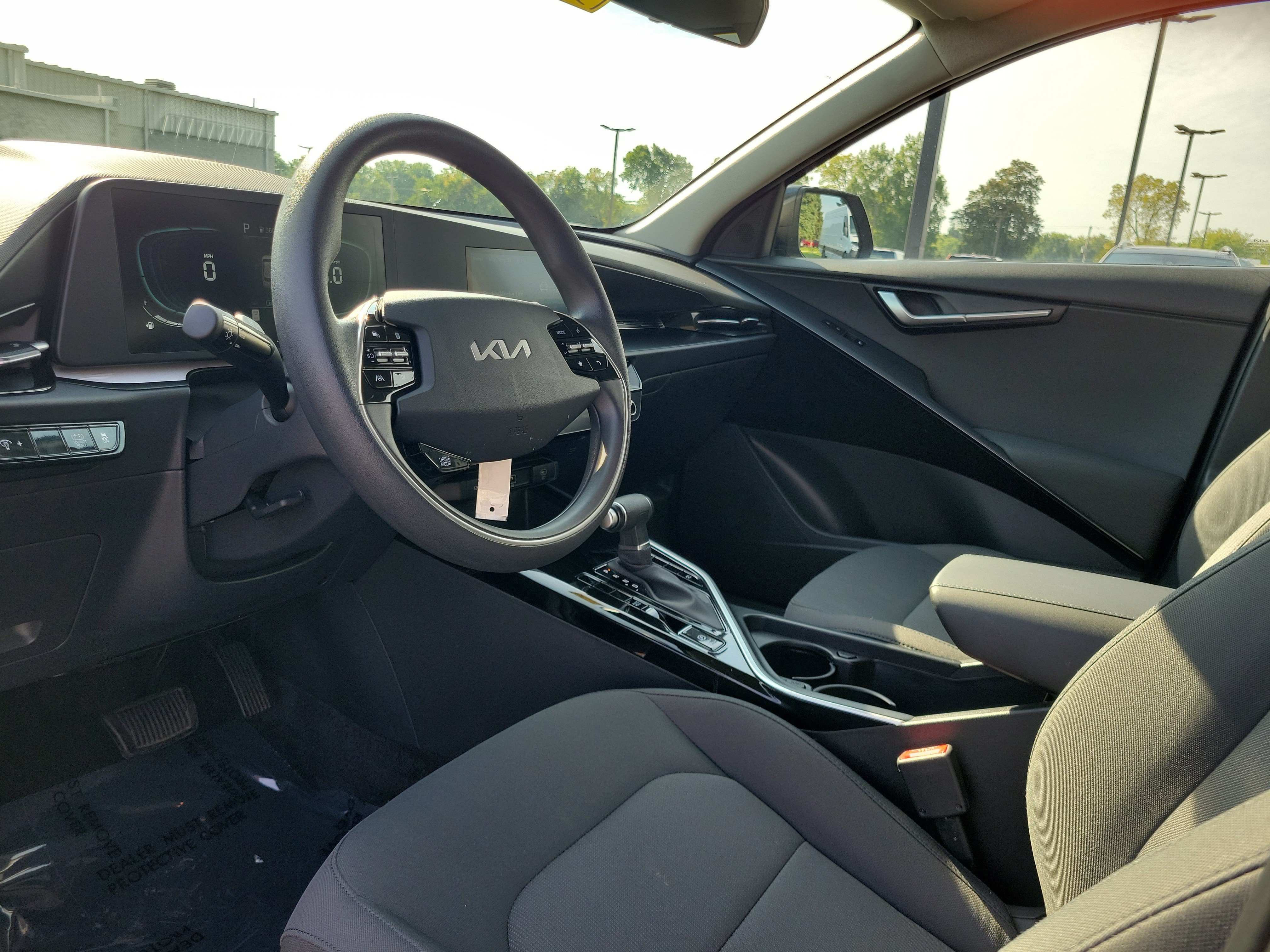 Used 2025 Kia Niro LX FWD image 19