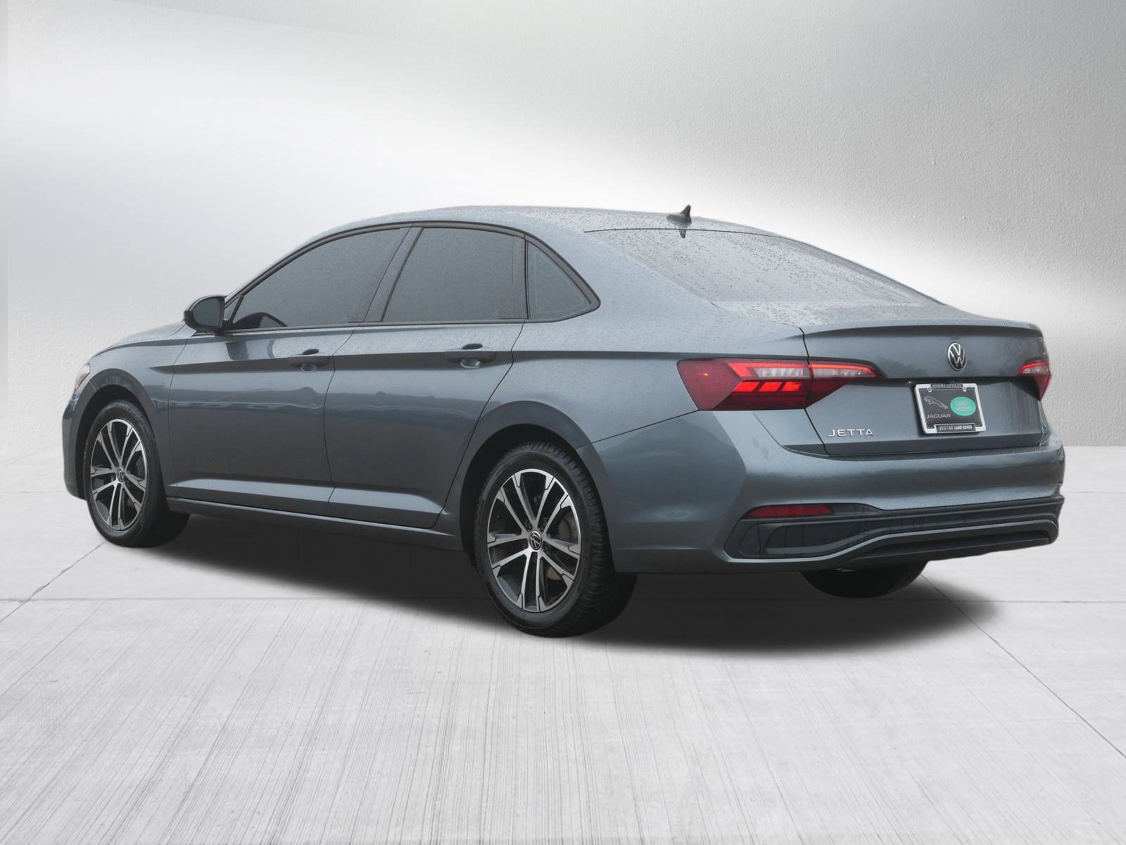 Used 2022 Volkswagen Jetta Sport image 7