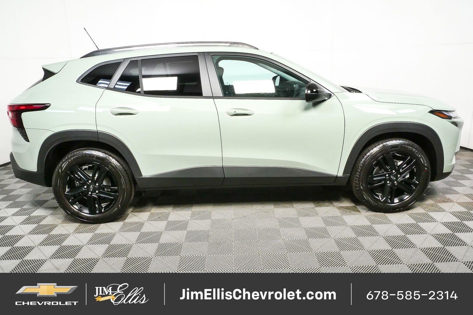 New 2026 Chevrolet Trax ACTIV w/ Sunroof Package FWD image 2