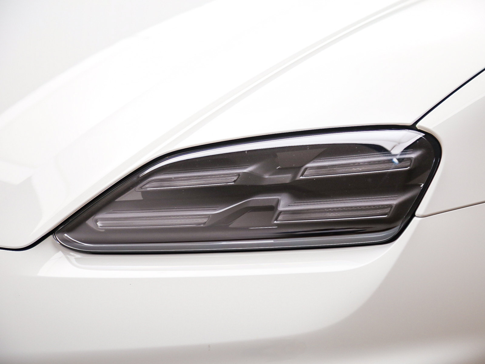 Certified 2026 Porsche Macan Electric RWD image 10