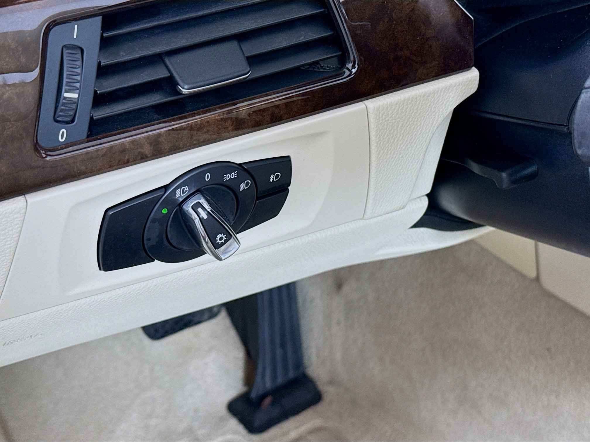 Used 2009 BMW 335i Convertible image 10