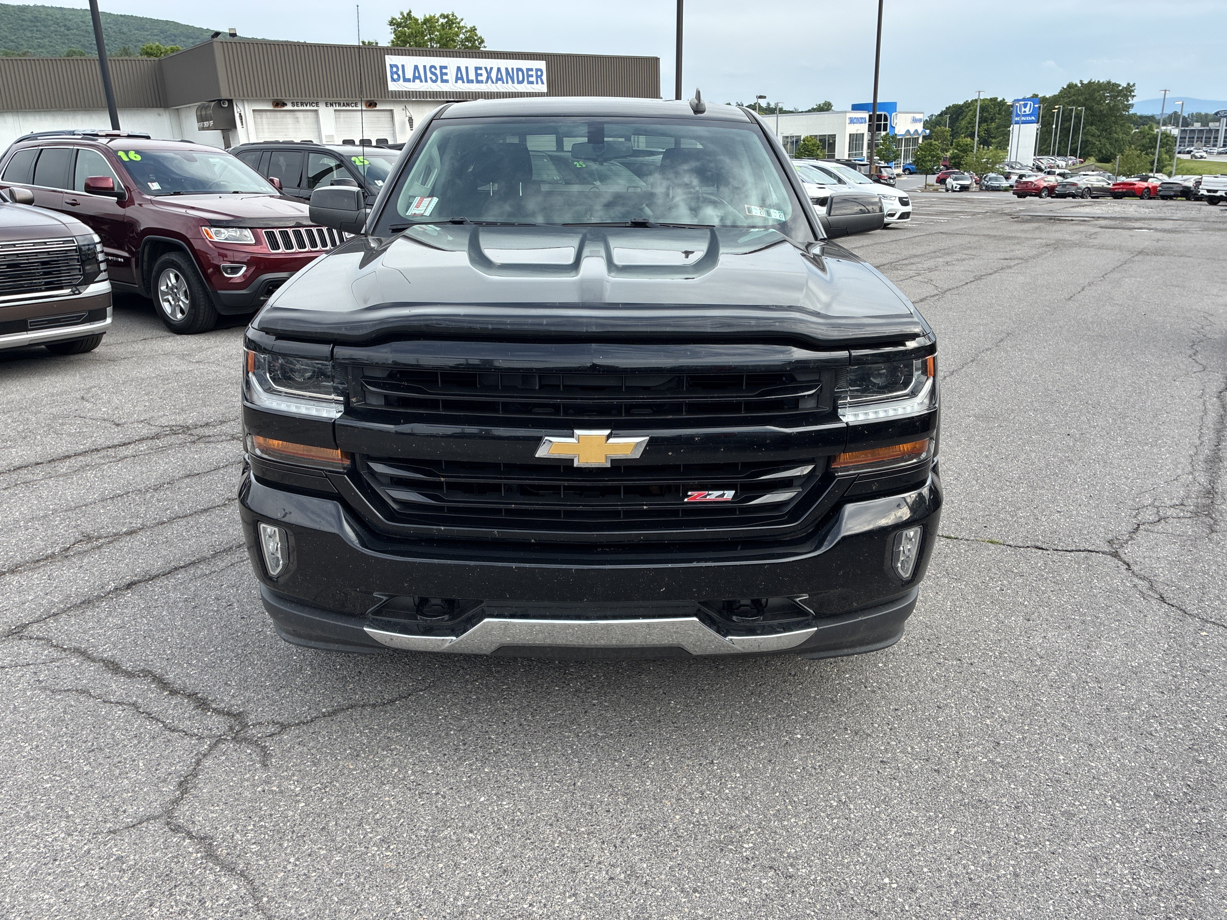 Used 2018 Chevrolet Silverado 1500 LT w/ All Star Edition AWD/4WD image 9