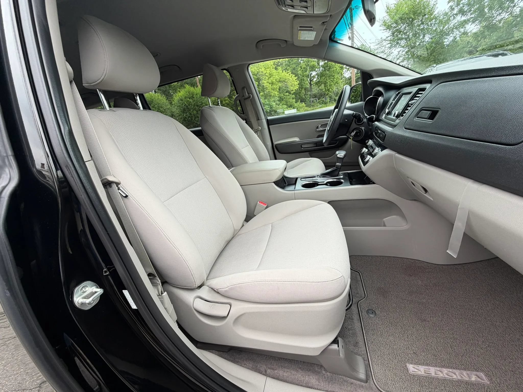 Used 2019 Kia Sedona LX FWD image 15