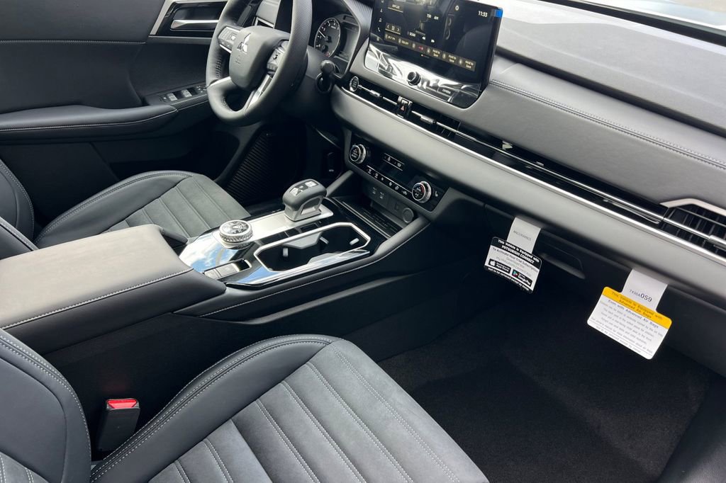 New 2026 Mitsubishi Outlander AWD image 17