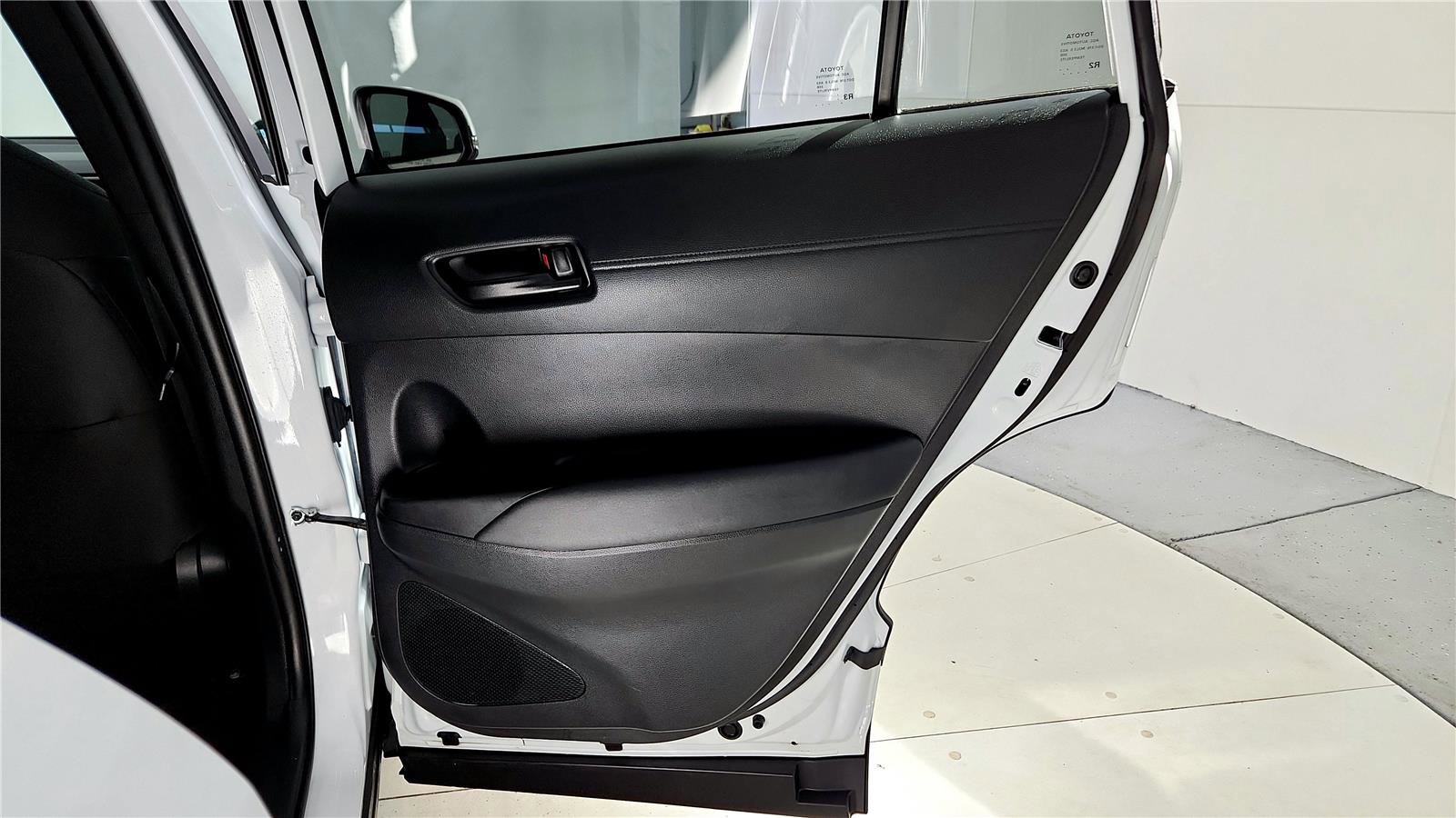 Certified 2023 Toyota Corolla Cross LE w/ Moonroof Package image 18