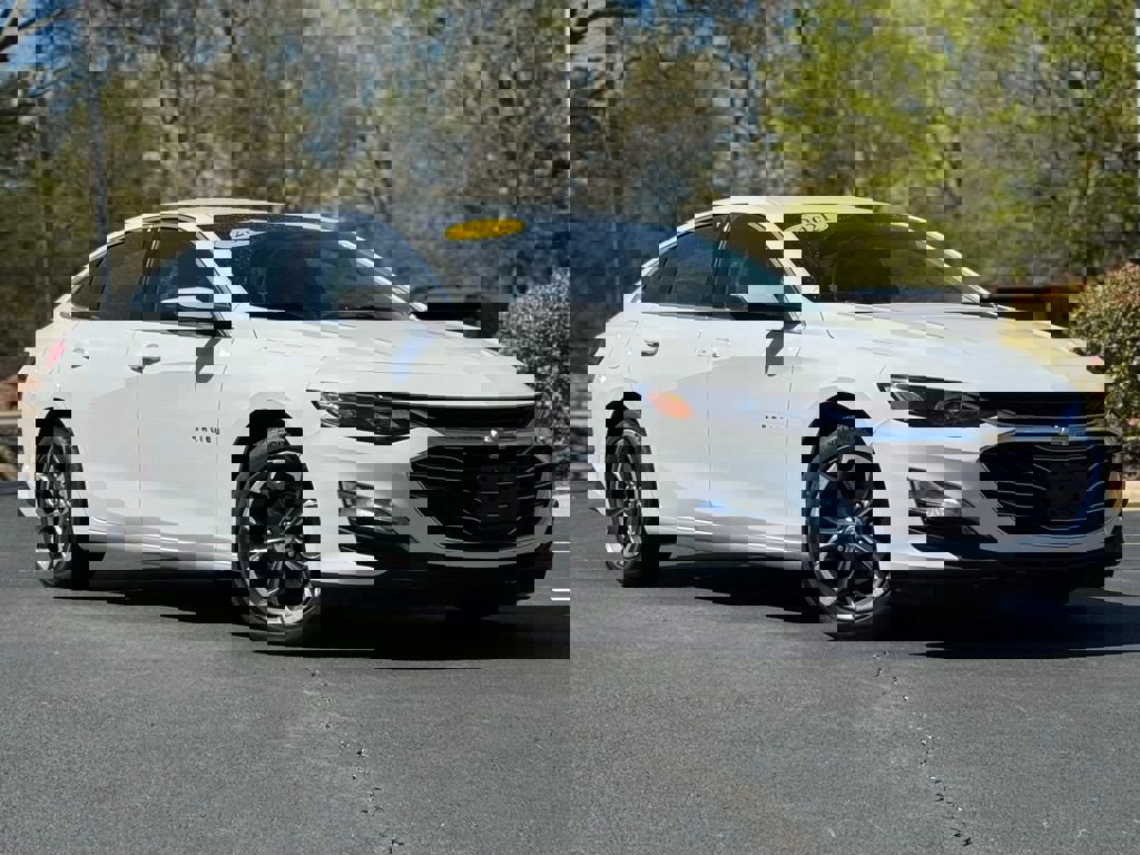 Used 2021 Chevrolet Malibu LT image 2