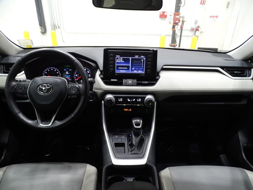 Used 2021 Toyota RAV4 XLE Premium image 26