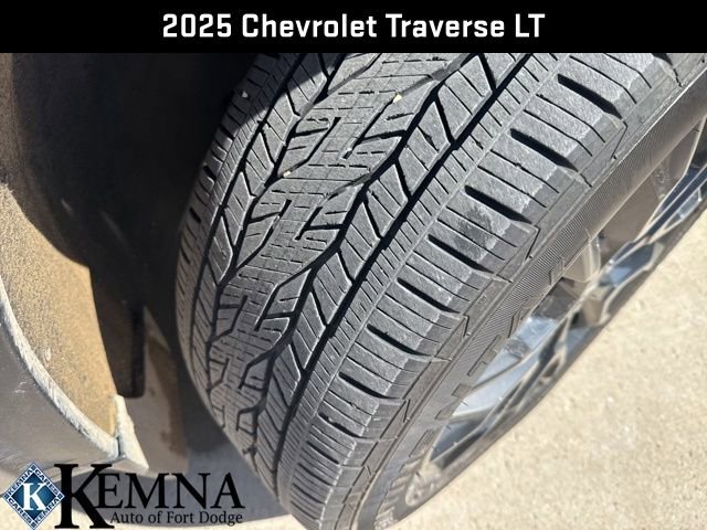 Used 2025 Chevrolet Traverse LT w/ Midnight/Sport Edition image 11