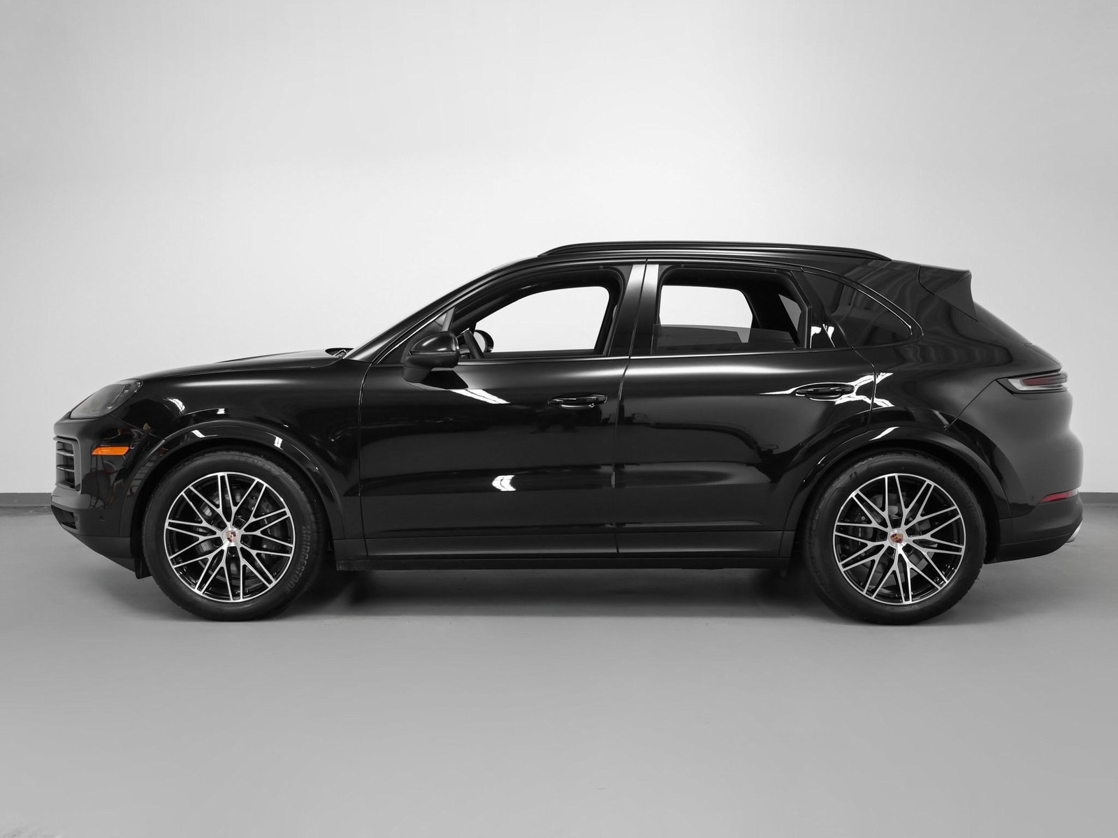 Used 2025 Porsche Cayenne image 2