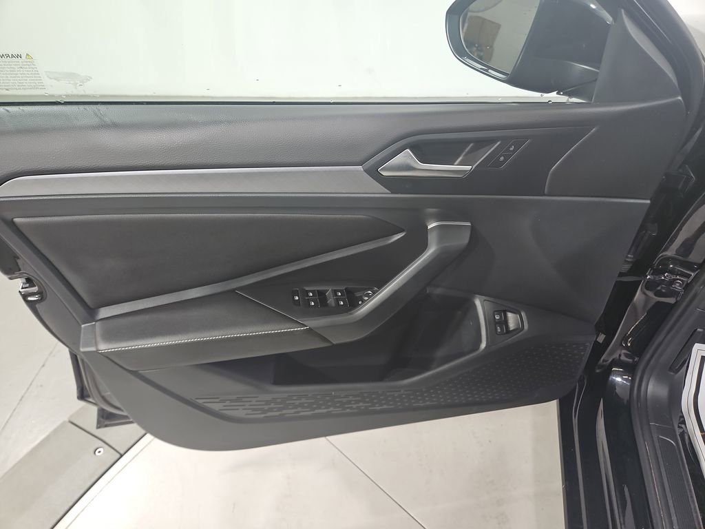 Certified 2023 Volkswagen Jetta SE FWD image 10