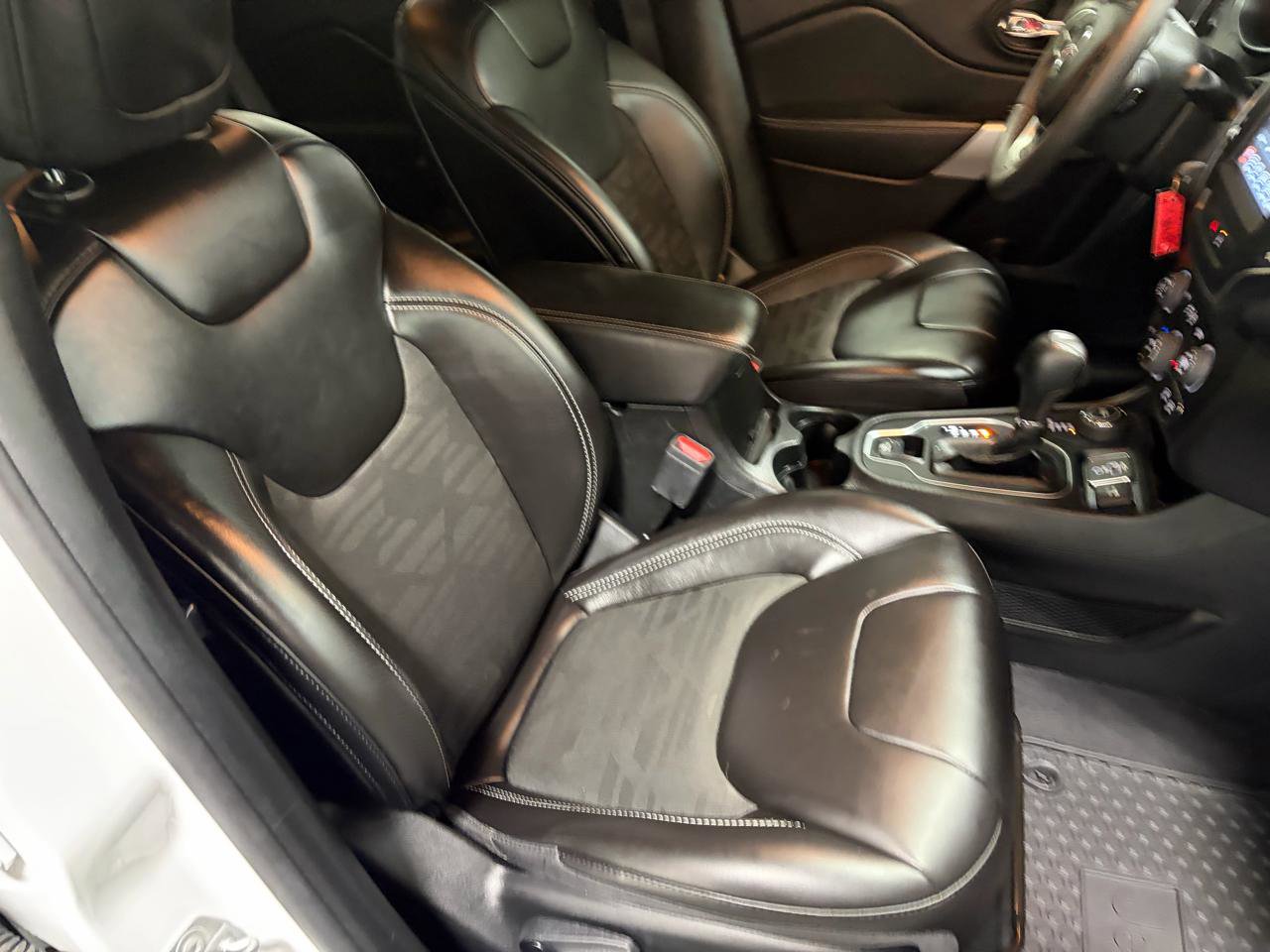 Used 2022 Jeep Cherokee Latitude w/ Trailer Tow Group image 16