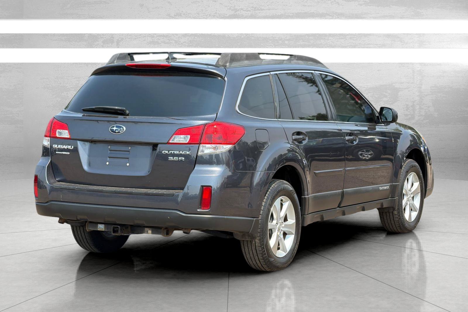 Used 2013 Subaru Outback 3.6R Limited AWD/4WD image 5