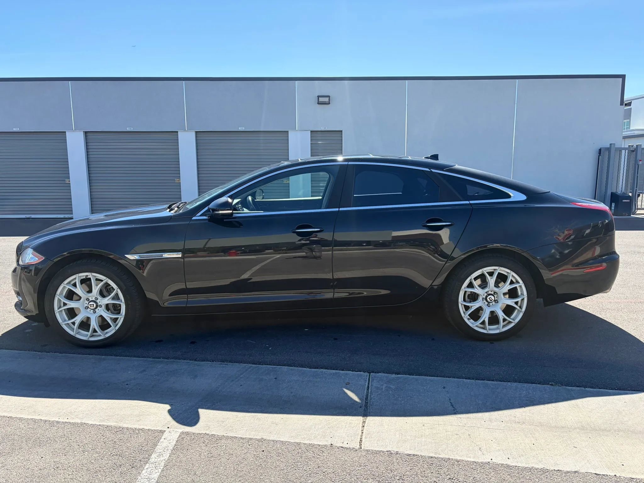 Used 2015 Jaguar XJ AWD image 3