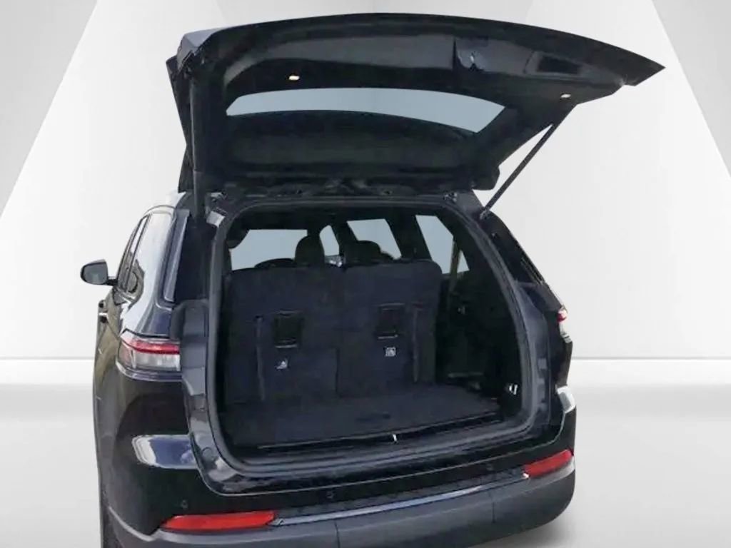 Used 2024 Jeep Grand Cherokee L Laredo image 23