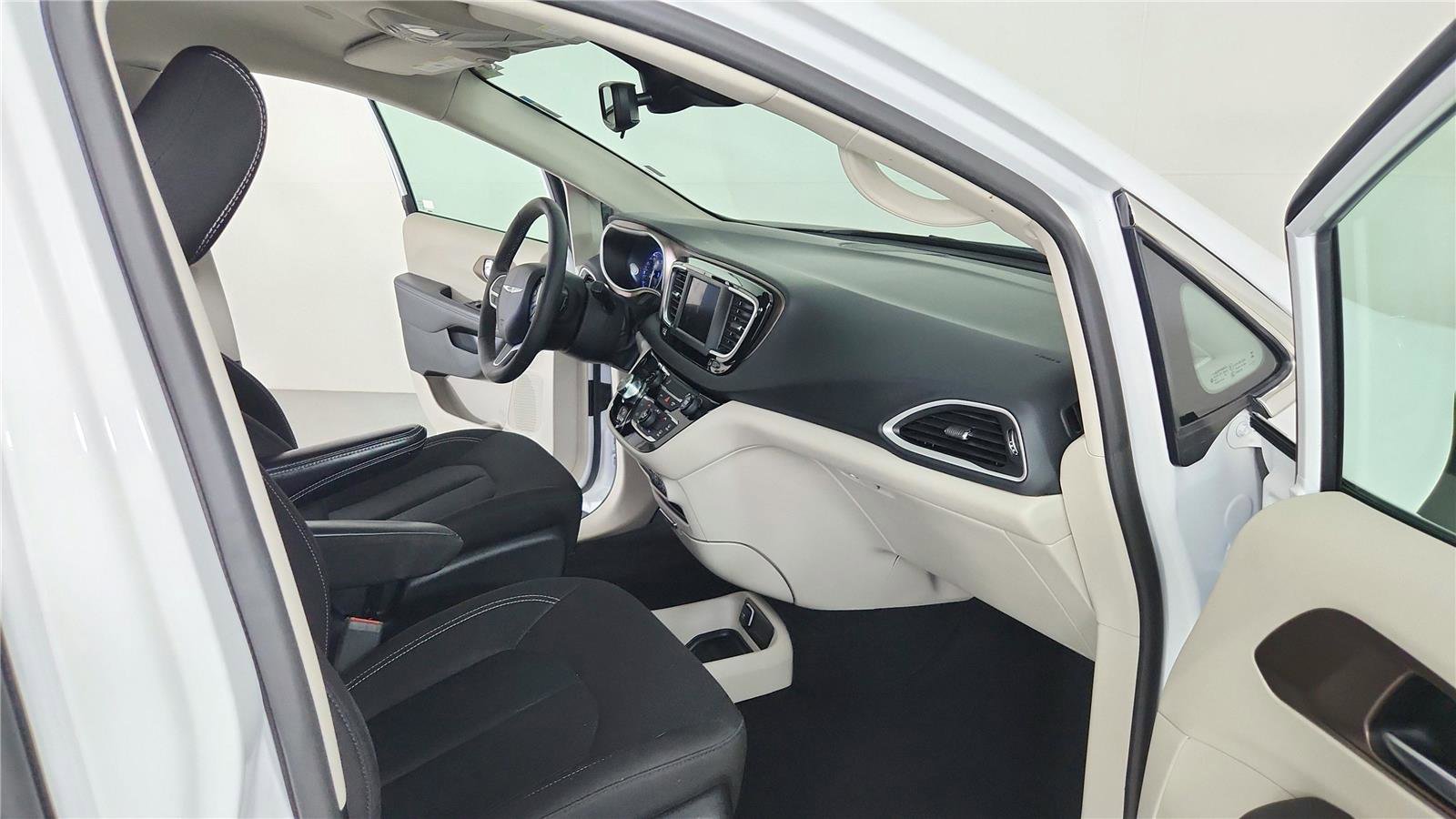 Used 2024 Chrysler Voyager LX FWD image 19