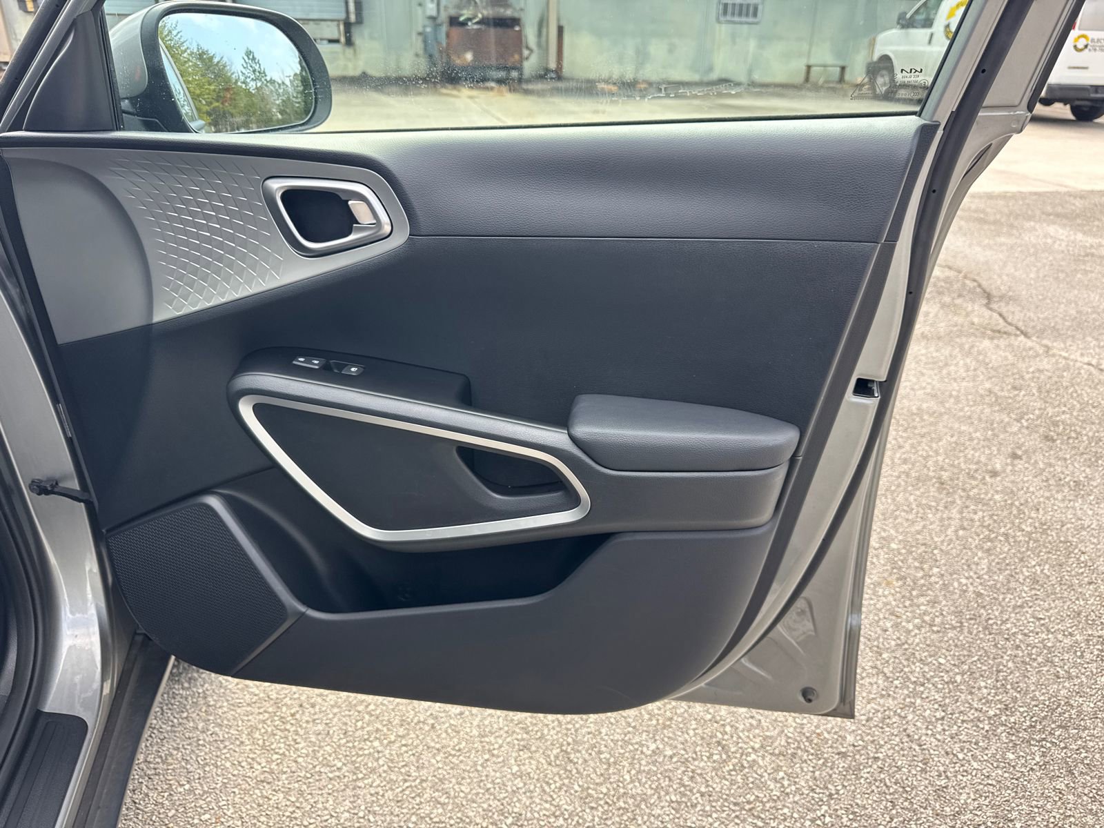 Used 2023 Kia Soul LX image 14