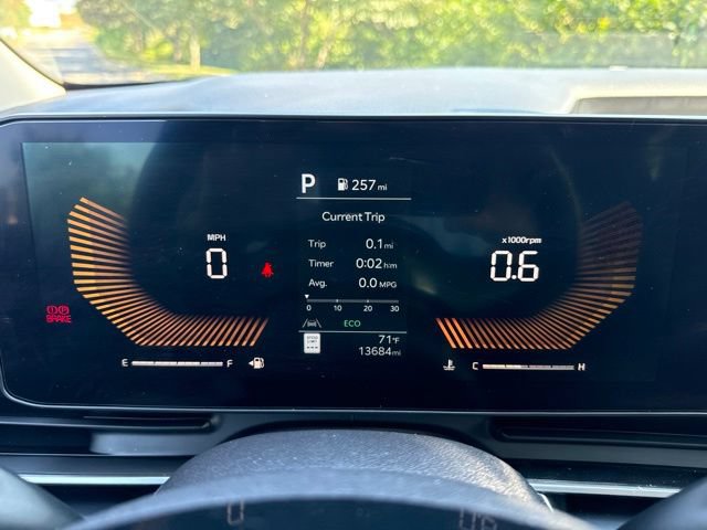 Used 2025 Kia Carnival FWD image 15