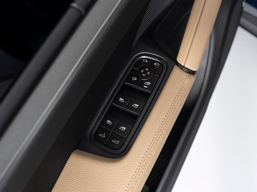 New 2026 Porsche Cayenne Coupe AWD/4WD image 23