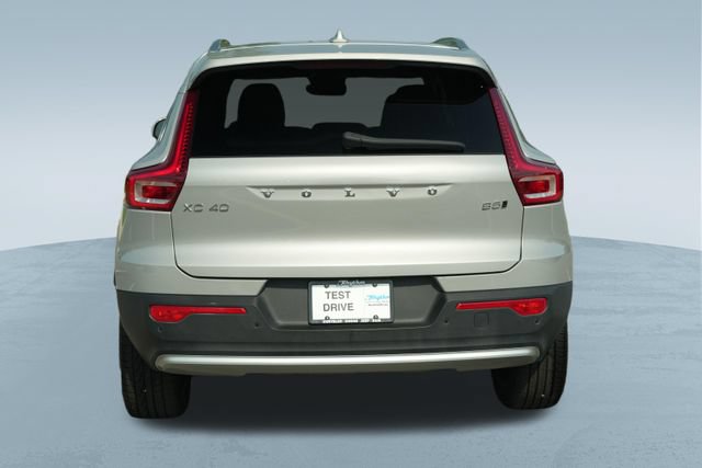 Used 2025 Volvo XC40 B5 Plus AWD/4WD image 8