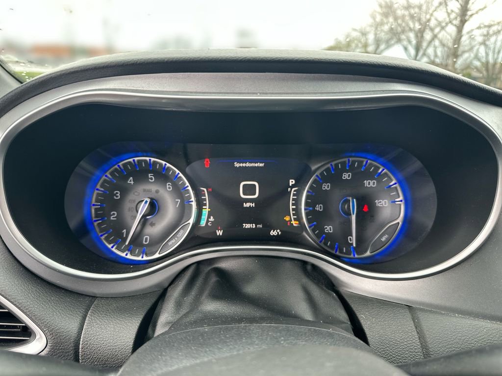 Used 2018 Chrysler Pacifica Touring-L Plus w/ S Appearance Package image 10