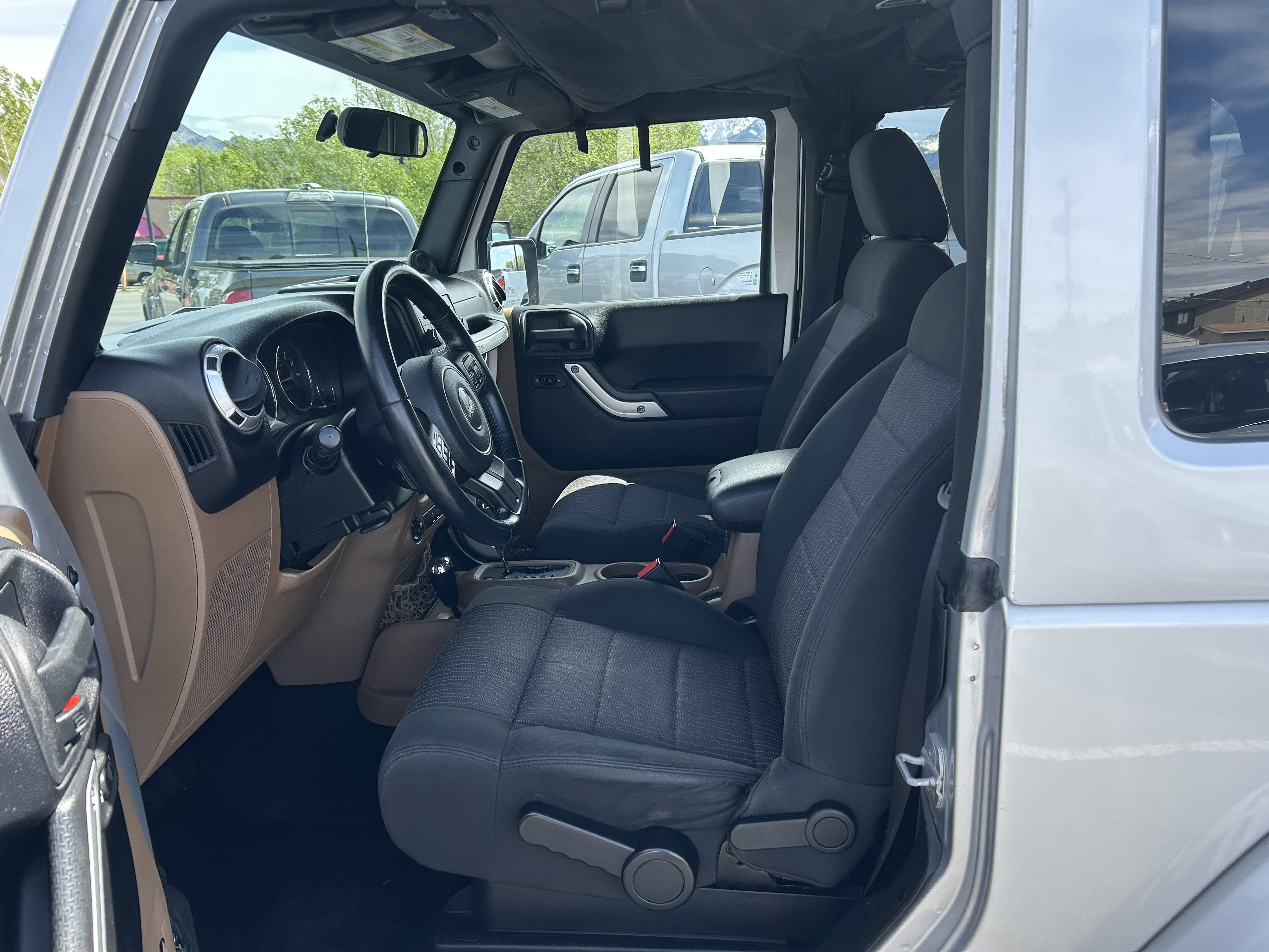 Used 2011 Jeep Wrangler Sahara w/ Connectivity Group image 10