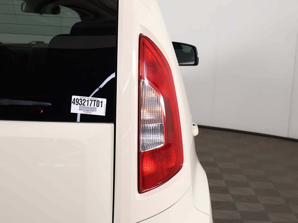 Used 2013 Kia Soul + FWD image 11