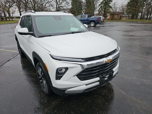 Used 2025 Chevrolet TrailBlazer LT AWD/4WD image 8