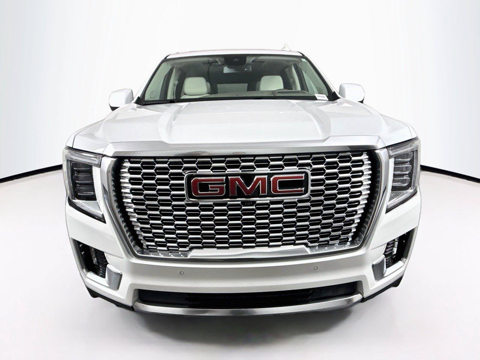 Used 2024 GMC Yukon XL Denali AWD/4WD image 9