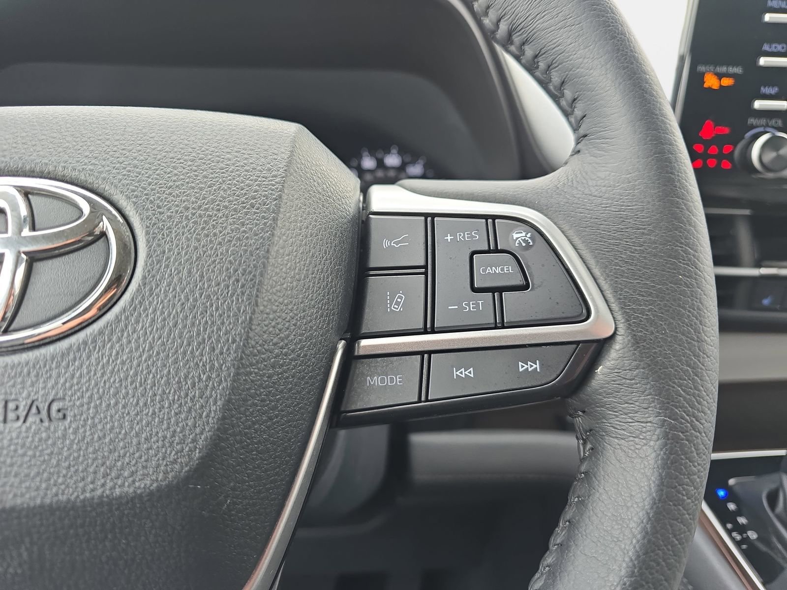 Used 2023 Toyota Sienna XLE image 19