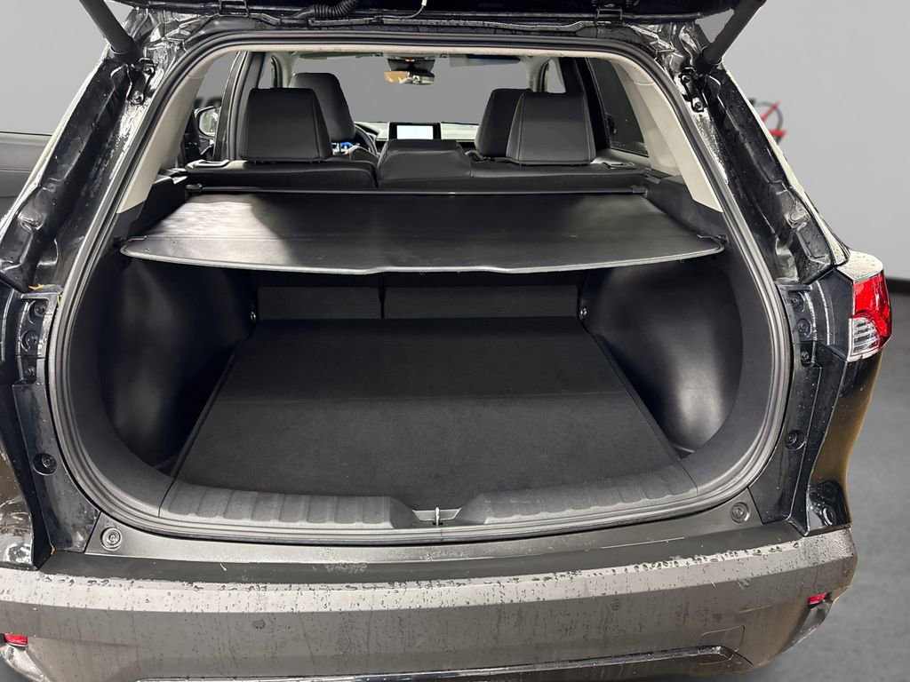 Used 2023 Toyota Corolla Cross XLE w/ Convenience Package image 11