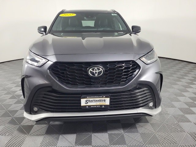 Used 2022 Toyota Highlander XSE image 2