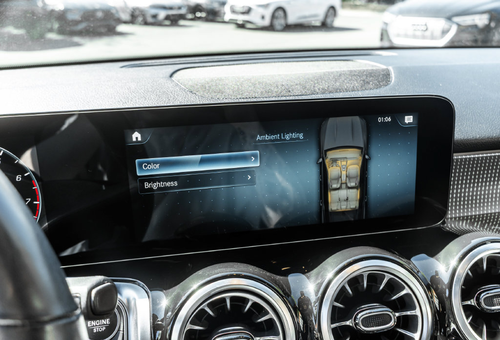 Used 2022 Mercedes-Benz GLB 250 4MATIC w/ Premium Package Lite image 16