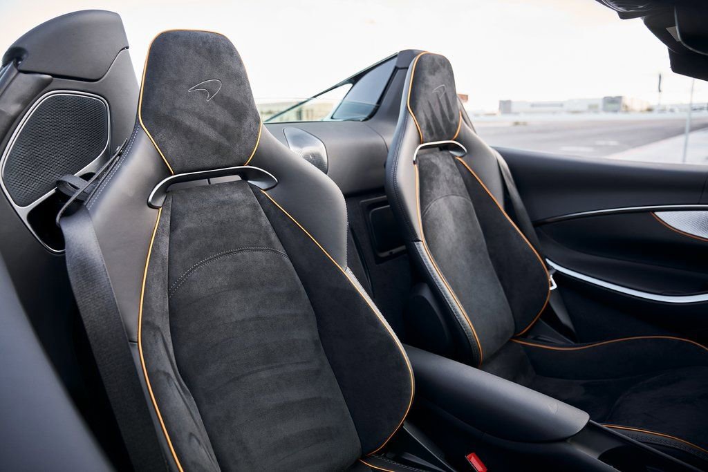 Used 2025 McLaren Artura Spider image 36