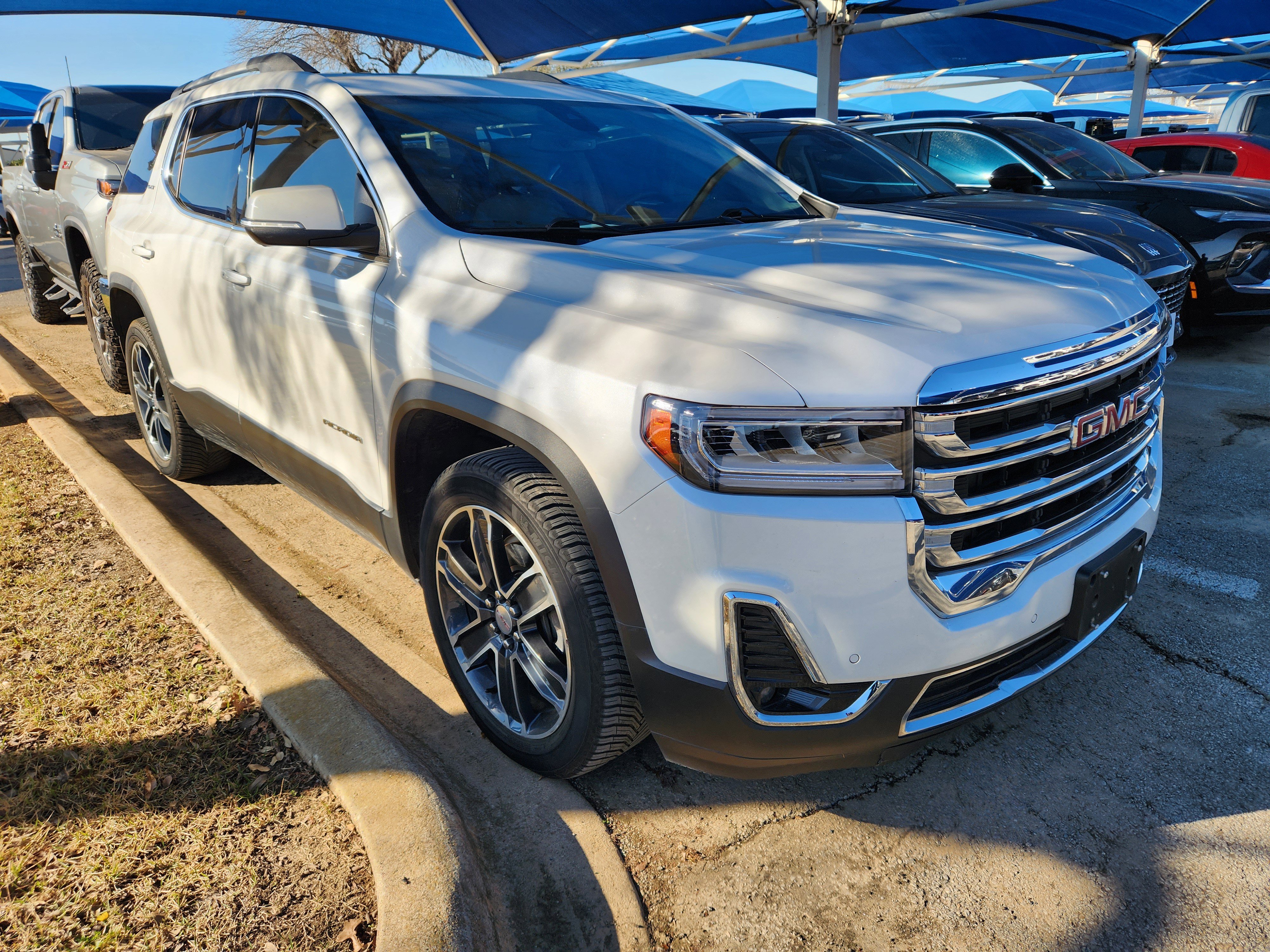 Used 2020 GMC Acadia SLT w/ Driver Alert Package II image 1