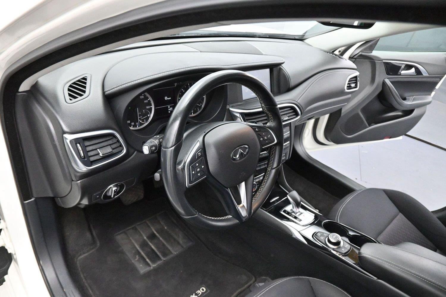 Used 2018 INFINITI QX30 FWD image 13