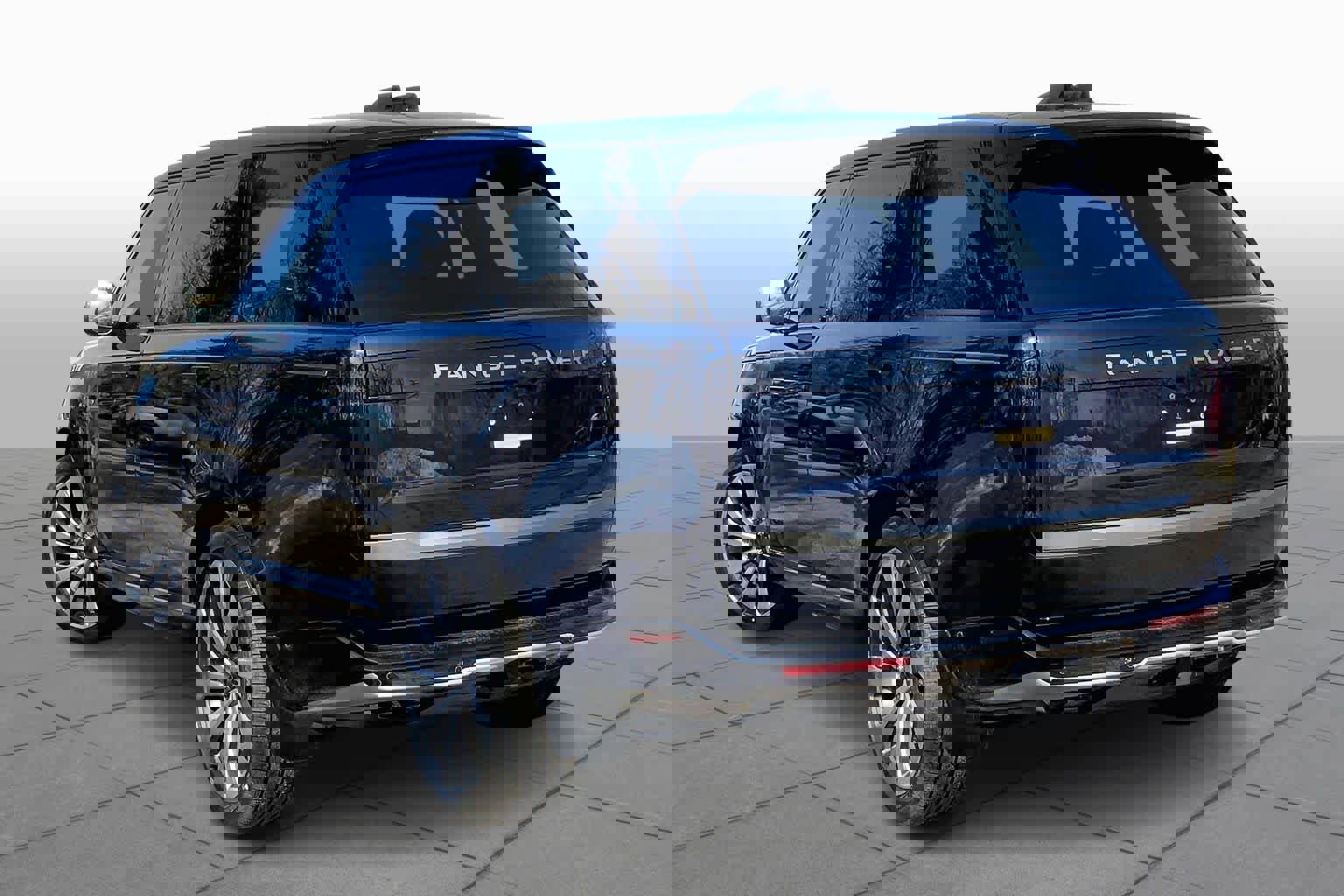 New 2026 Land Rover Range Rover Long Wheelbase SE image 3