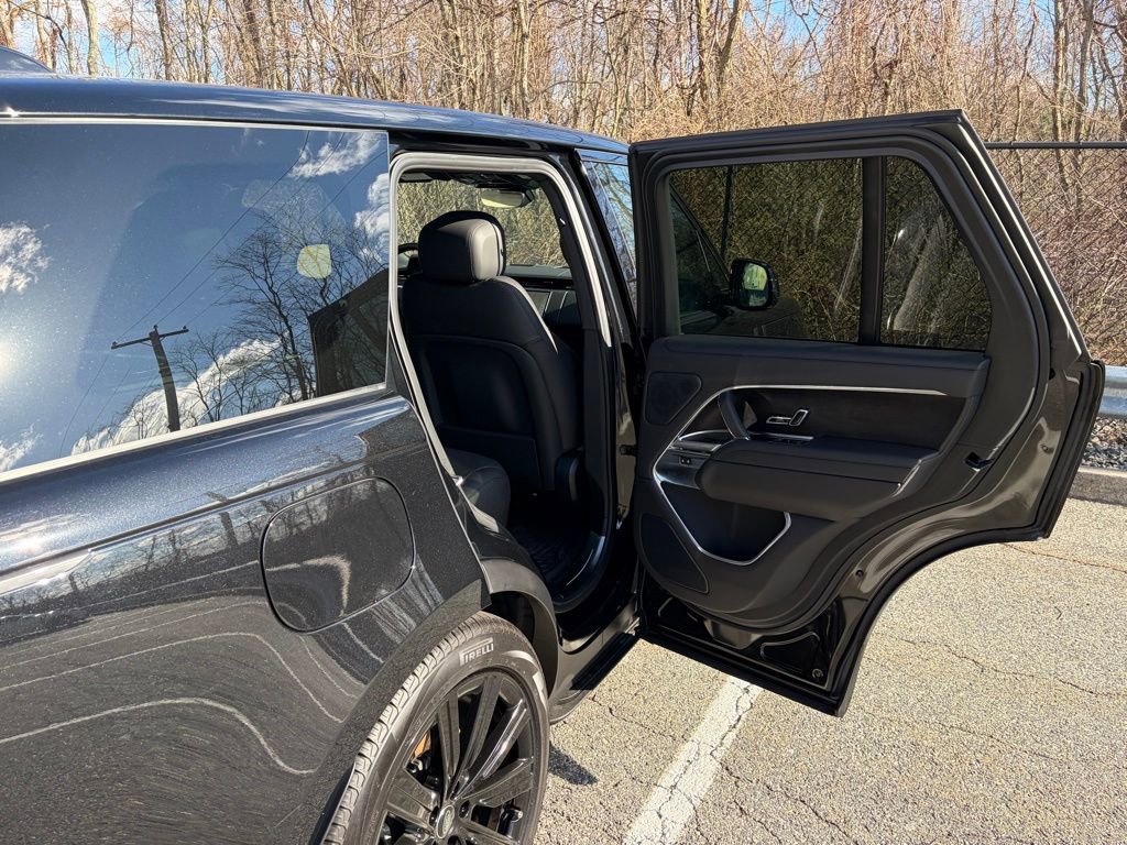 New 2025 Land Rover Range Rover SE image 16