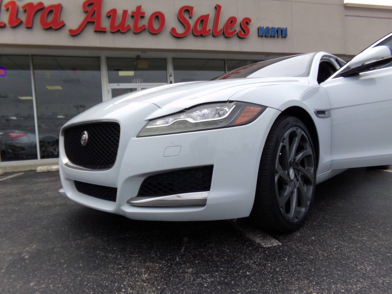 Used 2016 Jaguar XF Premium RWD image 46