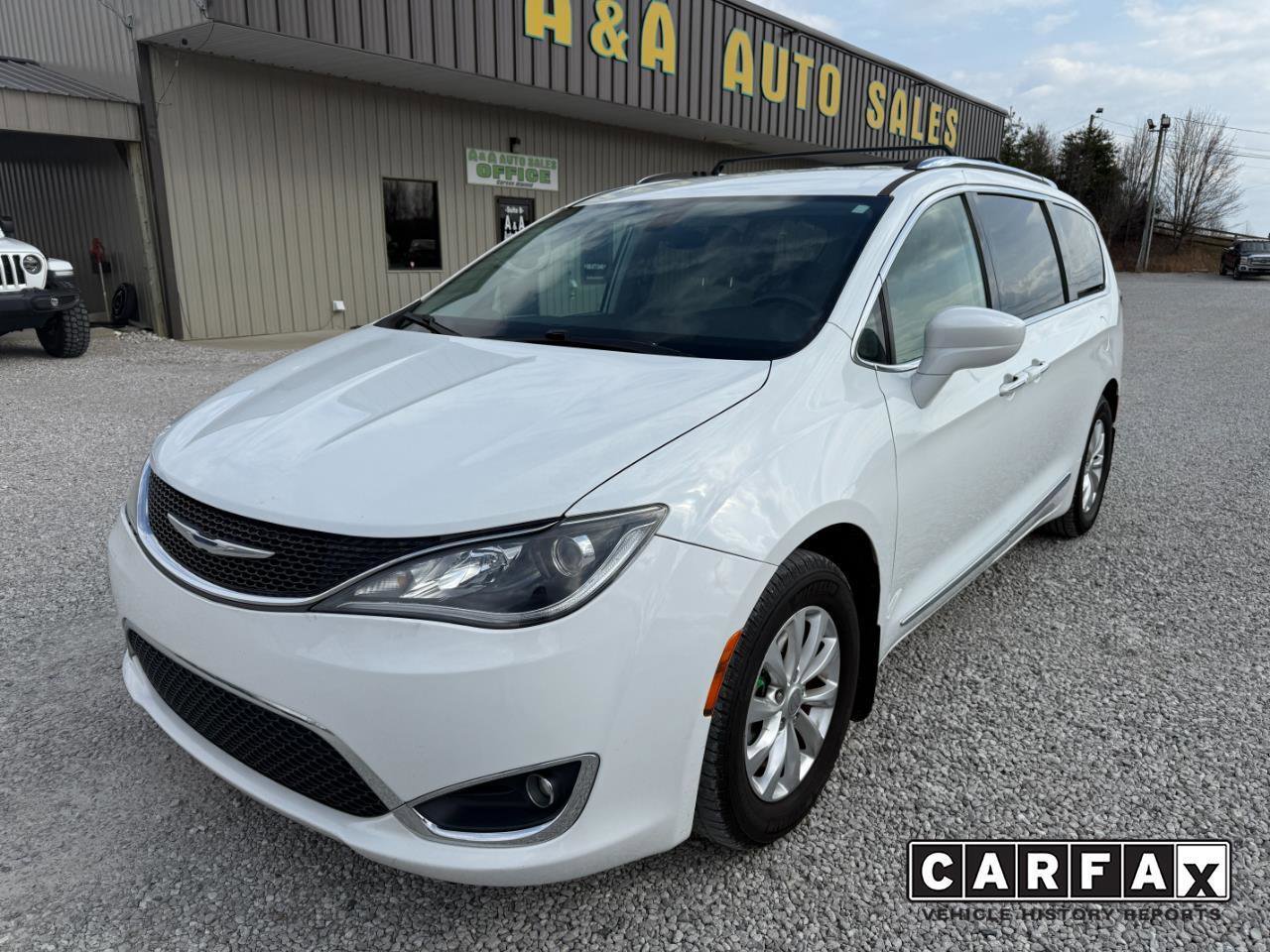 Used 2018 Chrysler Pacifica Touring-L Plus image 1