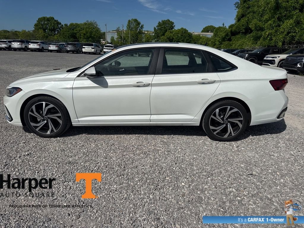 Used 2025 Volkswagen Jetta SEL image 2