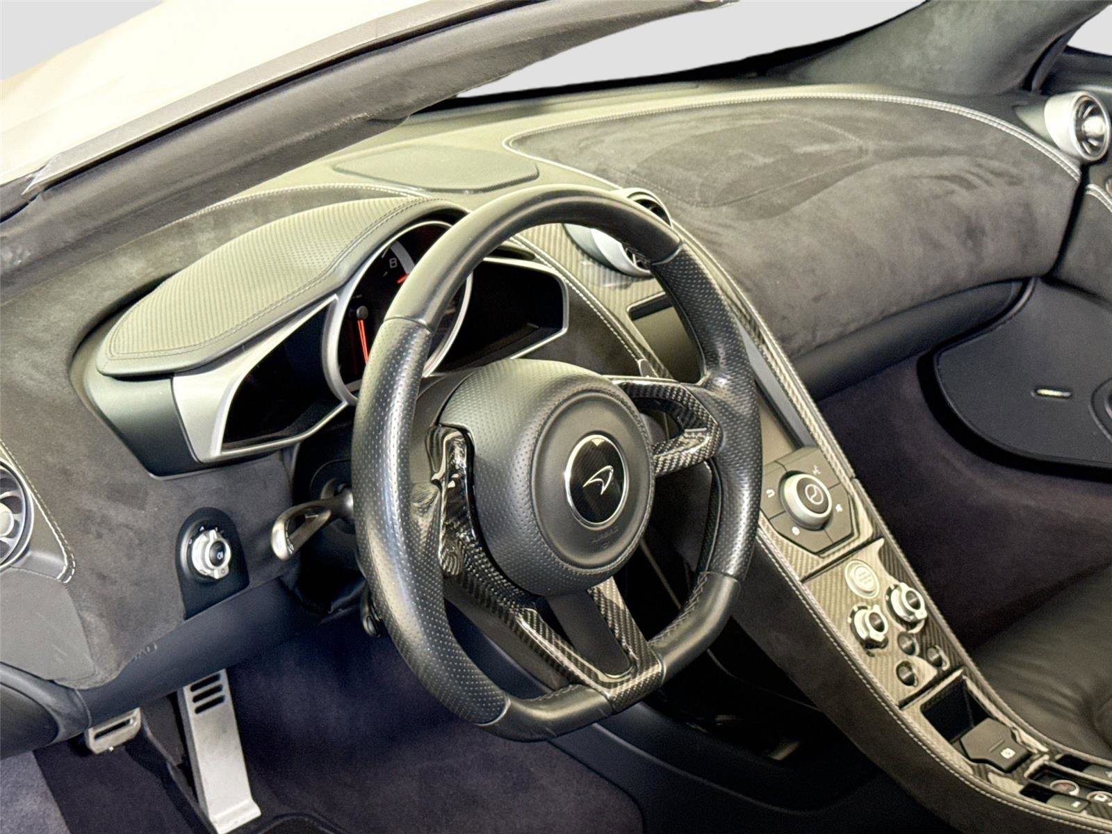 Used 2014 McLaren MP4-12C Spider RWD image 16