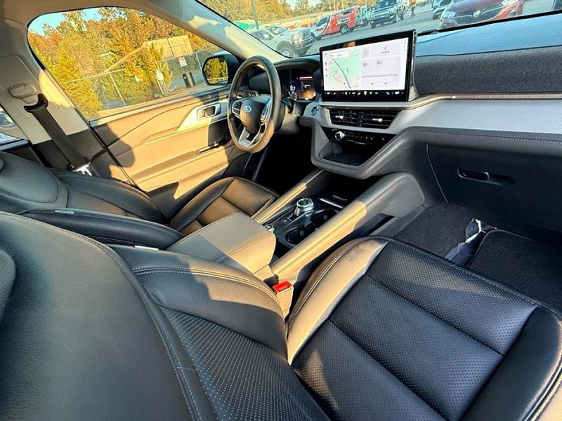 Used 2025 Ford Explorer Active image 25