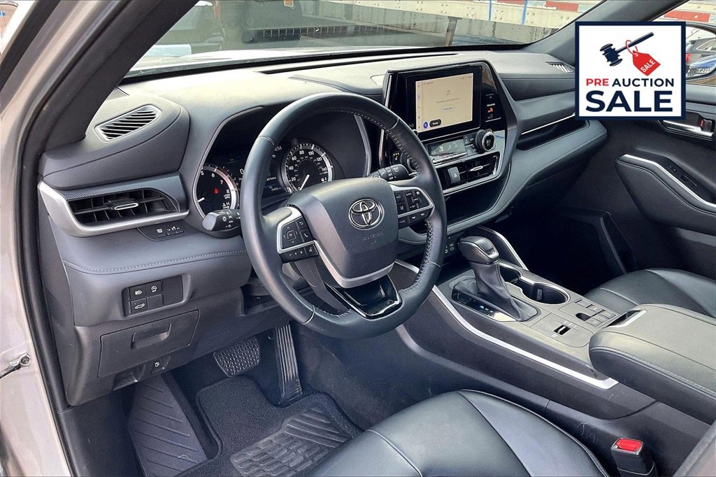 Used 2023 Toyota Highlander XSE image 14