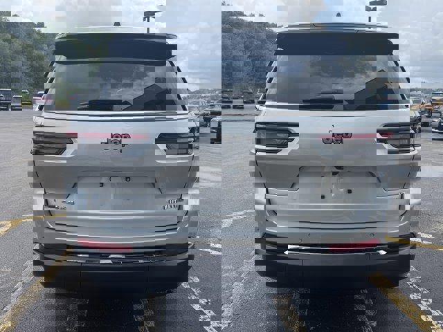 Used 2022 Jeep Grand Cherokee L Limited image 4