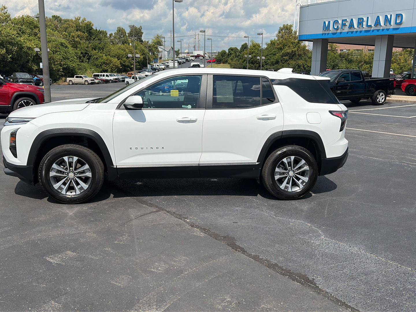 Used 2026 Chevrolet Equinox LT AWD/4WD image 2