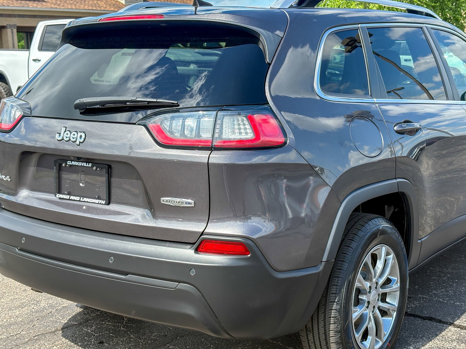 Used 2021 Jeep Cherokee Latitude Plus AWD/4WD image 19