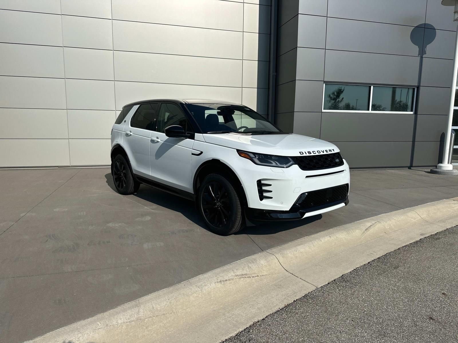 New 2025 Land Rover Discovery Sport Dynamic SE AWD/4WD image 3