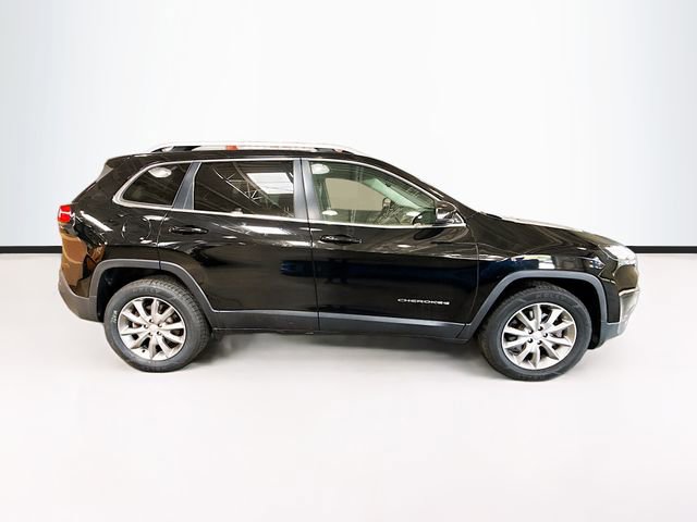 Used 2017 Jeep Cherokee Limited w/ Trailer Tow Group AWD/4WD image 5
