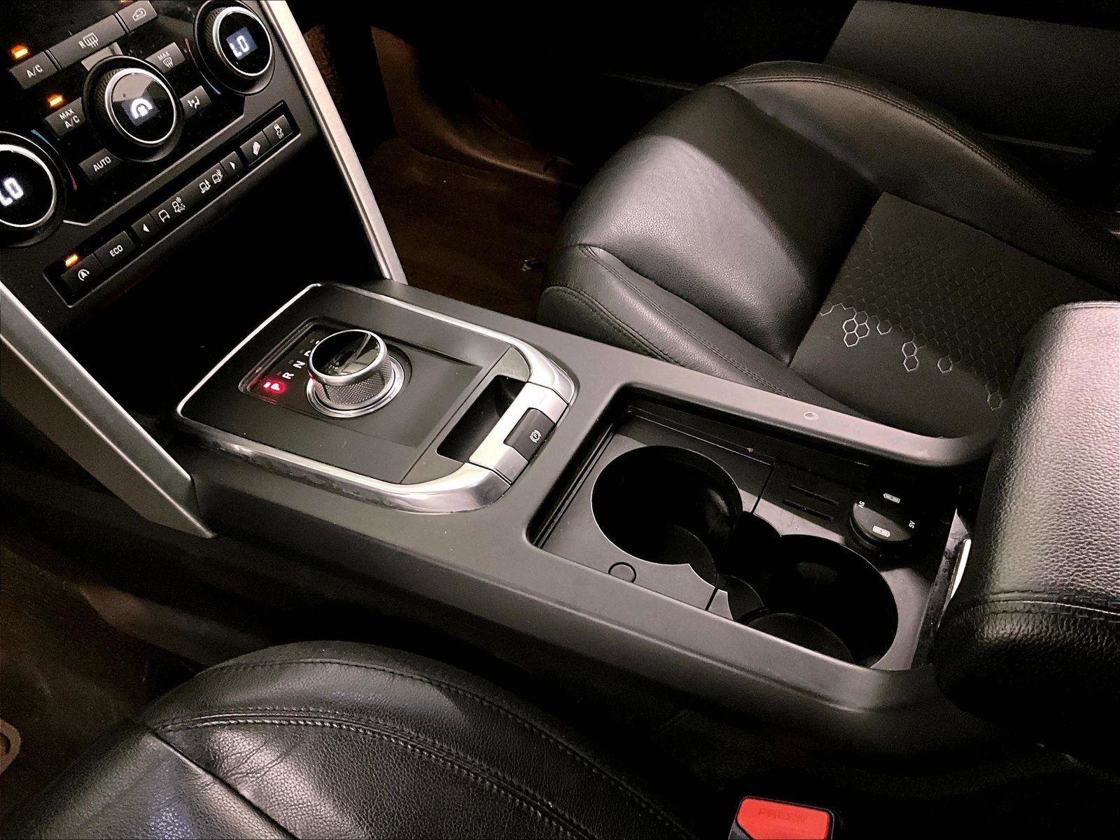 Used 2016 Land Rover Discovery Sport SE image 16