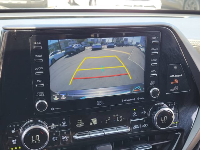 Used 2021 Toyota Highlander Limited FWD image 13